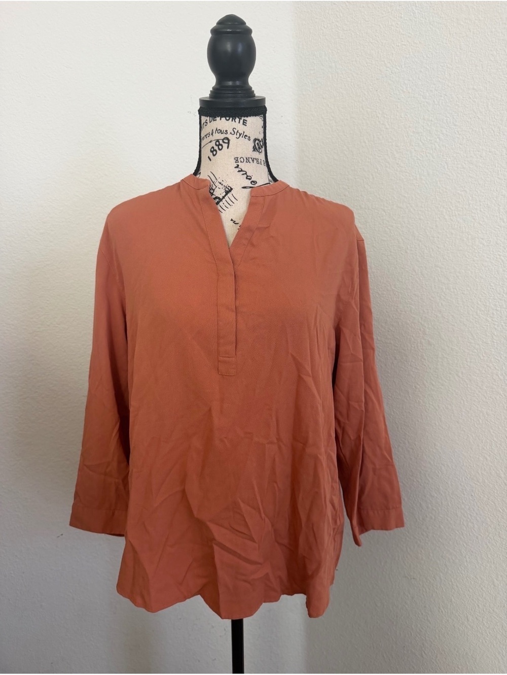 Uniqlo Rust Orange 3/4 Sleeve Blouse Size M